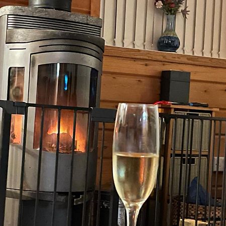 Luxury Peak District Lodge, Hot Tub, Log Burner, Nr Lake Rudyard 外观 照片