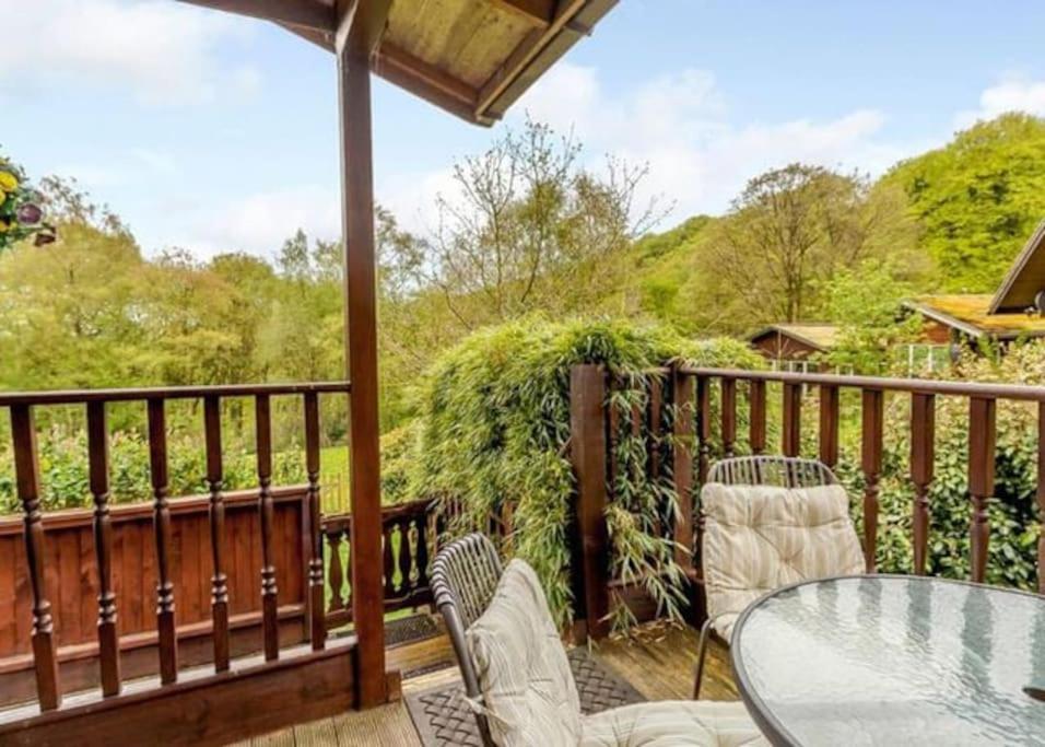 Luxury Peak District Lodge, Hot Tub, Log Burner, Nr Lake Rudyard 外观 照片