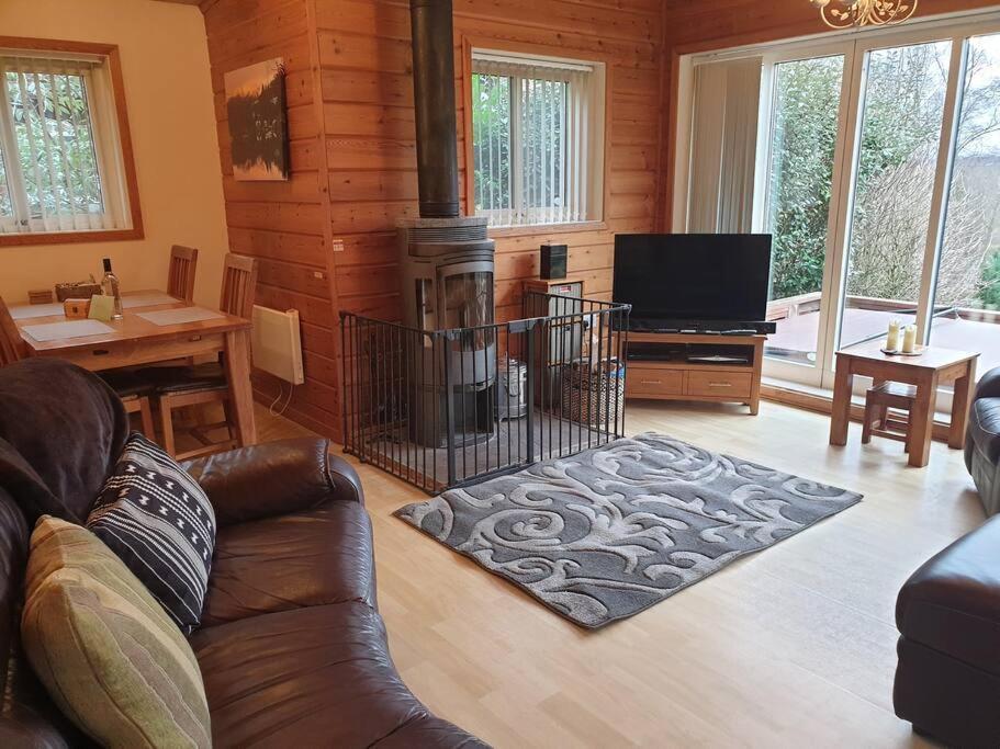 Luxury Peak District Lodge, Hot Tub, Log Burner, Nr Lake Rudyard 外观 照片
